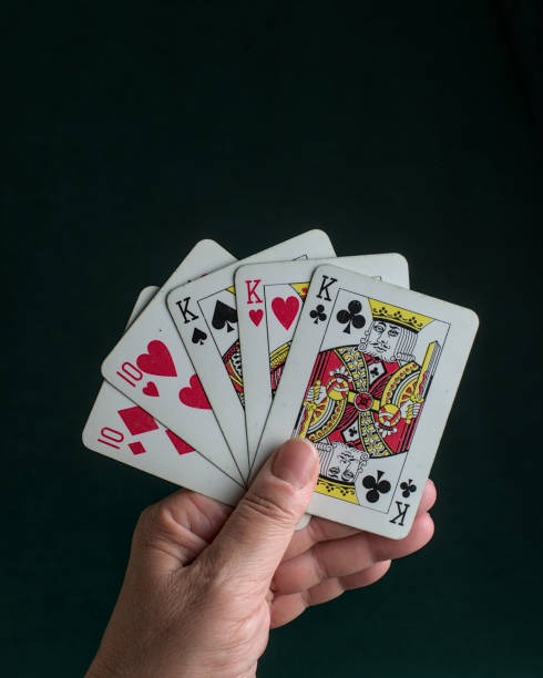Live blackjack session on 88r with dealer and player cards visible